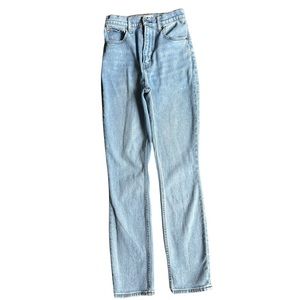 Abercrombie 90’s Slim Straight Ultra High Rise 24 Short Curve Love